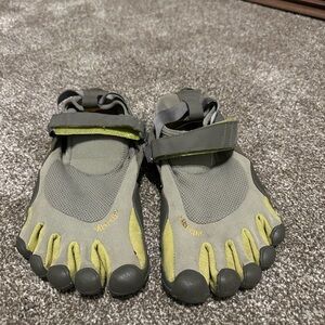 Men’s size 42 Fivefinger Vibram